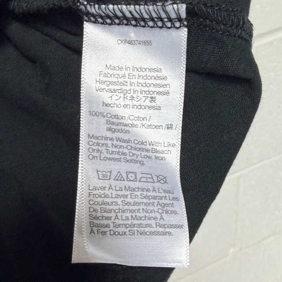 Madewell Classic Black Vneck Tee - Picture 3 of 7